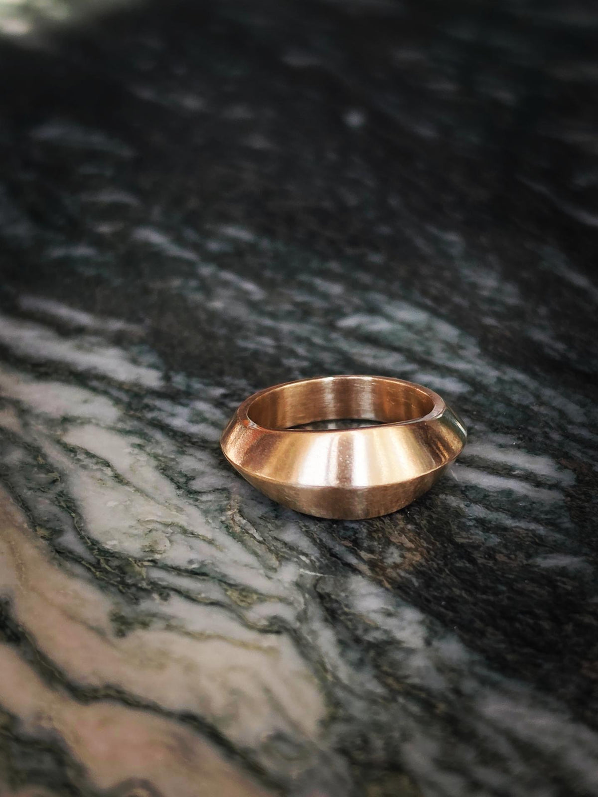 TEJA — Tapered Knife Edge Band | Sital Jansson